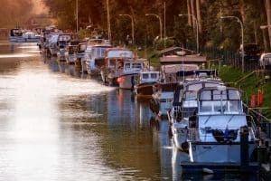 Hafen des EYC Lingen e.V. im herbstlichen Abendlicht